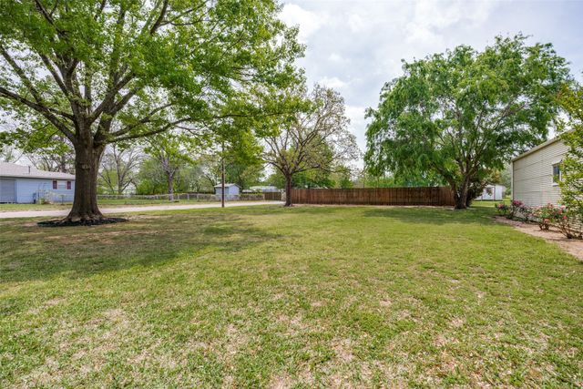 204 Sloan Street, Whitesboro, TX 76273