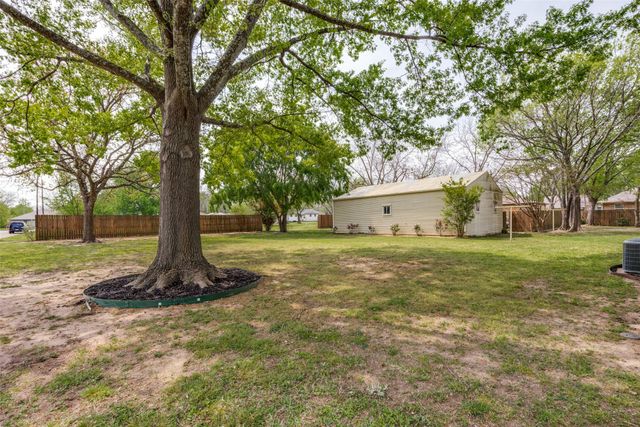 204 Sloan Street, Whitesboro, TX 76273