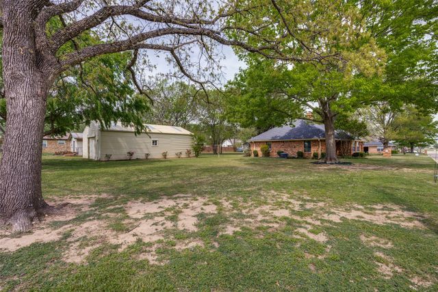 204 Sloan Street, Whitesboro, TX 76273