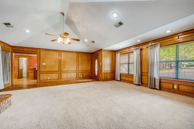 204 Sloan Street, Whitesboro, TX 76273