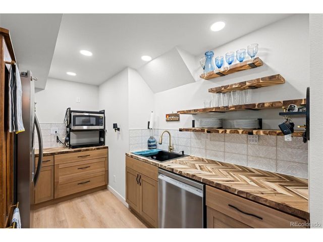 755 Old Stone Dr, Highlands Ranch, CO 80126