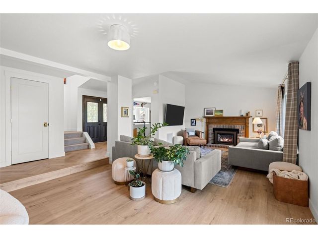 755 Old Stone Dr, Highlands Ranch, CO 80126