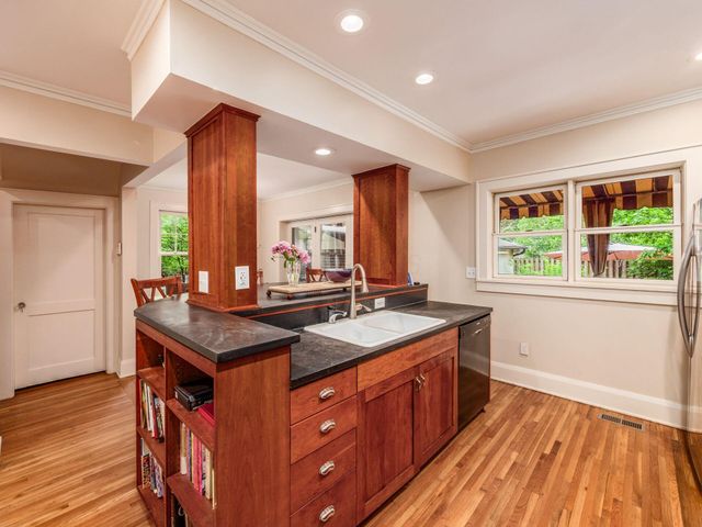 1635 Cambridge Boulevard, Upper Arlington, OH 43212