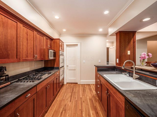 1635 Cambridge Boulevard, Upper Arlington, OH 43212