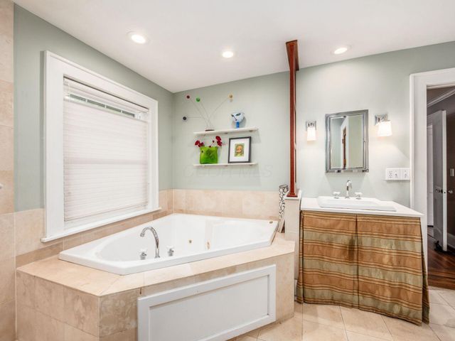 1635 Cambridge Boulevard, Upper Arlington, OH 43212