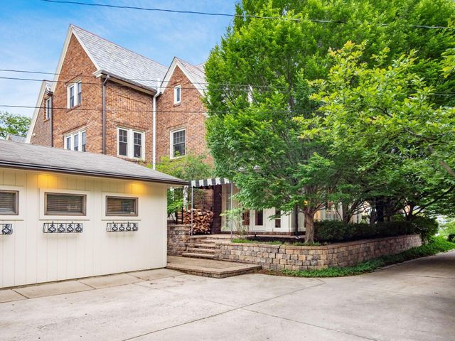 1635 Cambridge Boulevard, Upper Arlington, OH 43212