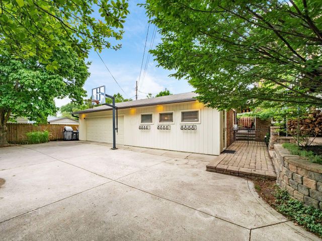 1635 Cambridge Boulevard, Upper Arlington, OH 43212