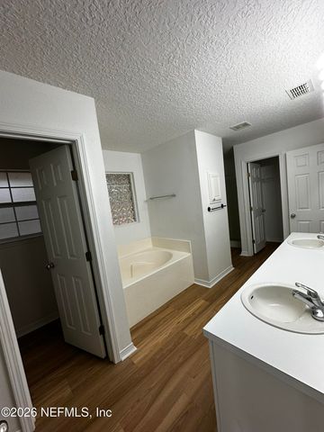 1305 HAWKS CREST Drive, Middleburg, FL 32068