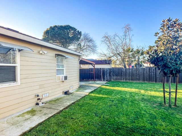 2029 Verano St, Sacramento, CA 95838
