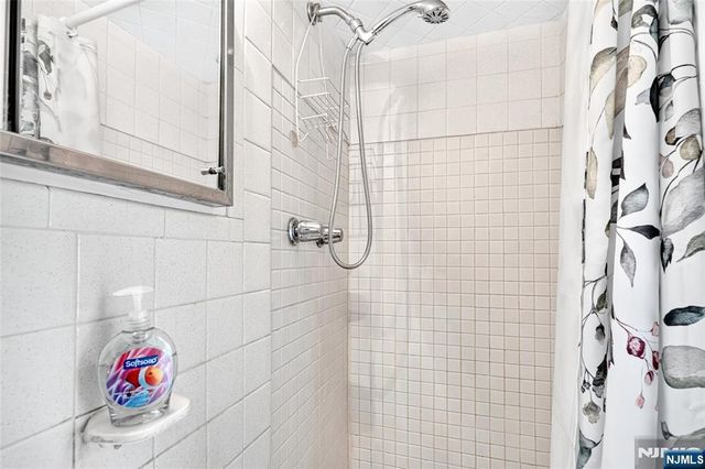 9 Long Avenue, Mahwah, NJ 07430
