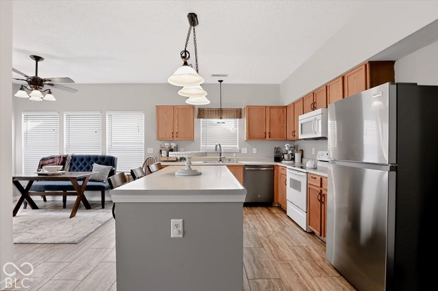 3553 White Cliff Way, Whitestown, IN 46075