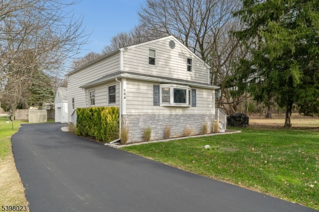 285 County Road 579, Bethlehem Twp., NJ 08804