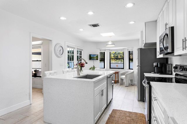 1855 Primrose Lane, Wellington, FL 33414