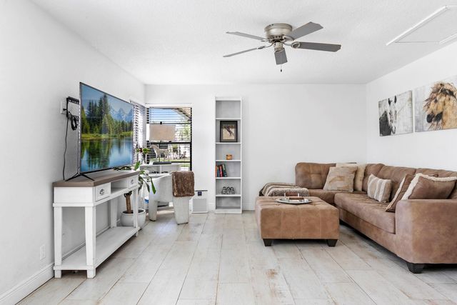 1855 Primrose Lane, Wellington, FL 33414