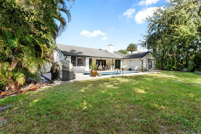 1855 Primrose Lane, Wellington, FL 33414