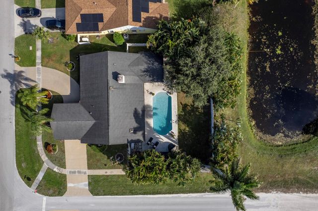 1855 Primrose Lane, Wellington, FL 33414