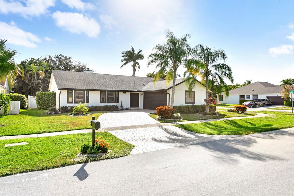 1855 Primrose Lane, Wellington, FL 33414