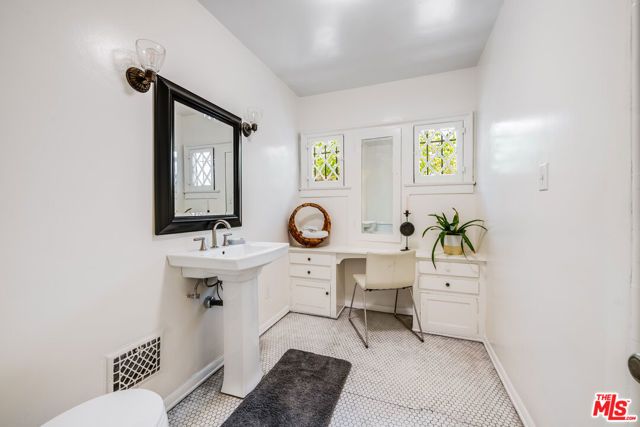 712 S Citrus Avenue, Los Angeles, CA 90036