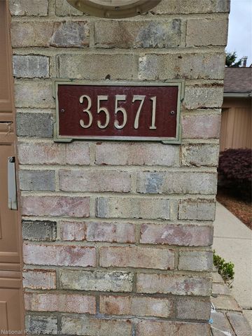 35571 Pheasant Lane, Westland, MI 48185