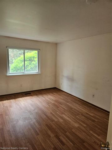 35571 Pheasant Lane, Westland, MI 48185