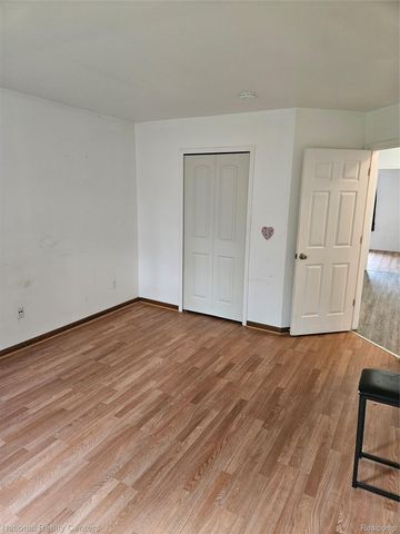35571 Pheasant Lane, Westland, MI 48185