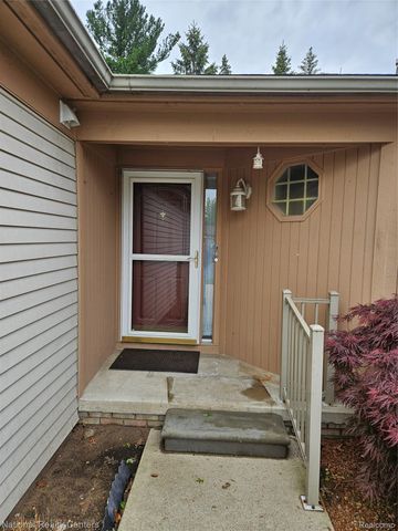 35571 Pheasant Lane, Westland, MI 48185