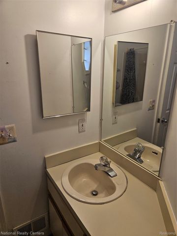 35571 Pheasant Lane, Westland, MI 48185