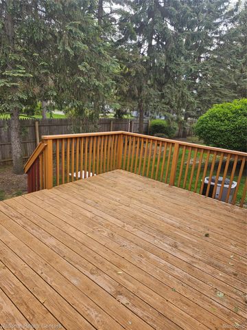 35571 Pheasant Lane, Westland, MI 48185