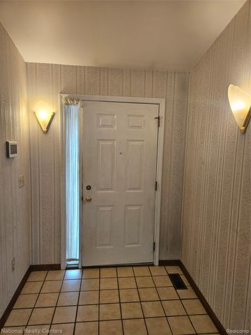35571 Pheasant Lane, Westland, MI 48185