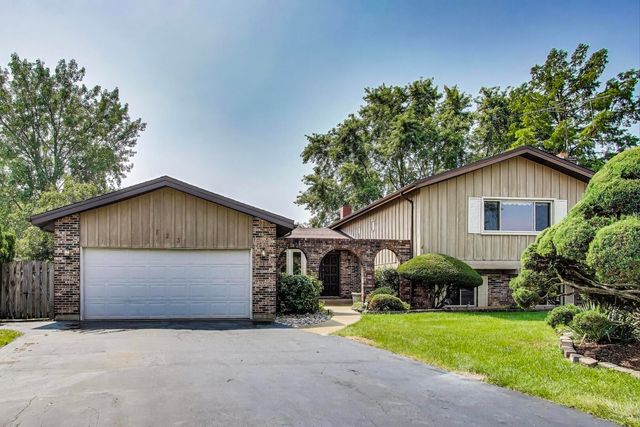 823 N Cambridge Row Road, Addison, IL 60101