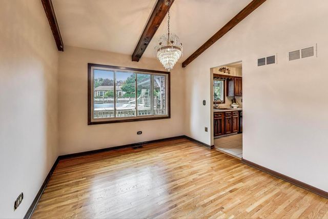 823 N Cambridge Row Road, Addison, IL 60101