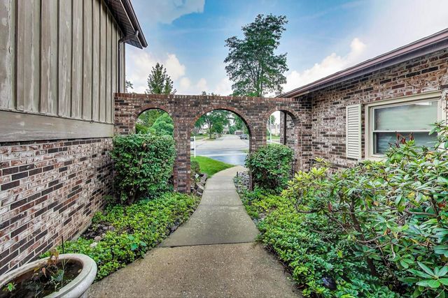 823 N Cambridge Row Road, Addison, IL 60101