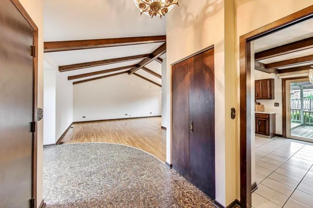 823 N Cambridge Row Road, Addison, IL 60101