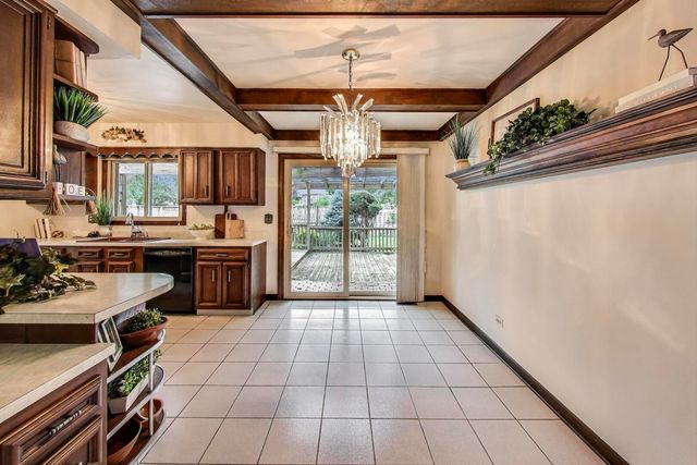 823 N Cambridge Row Road, Addison, IL 60101