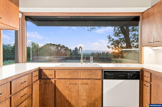 3225 Azalea Dr S, Salem, OR 97302