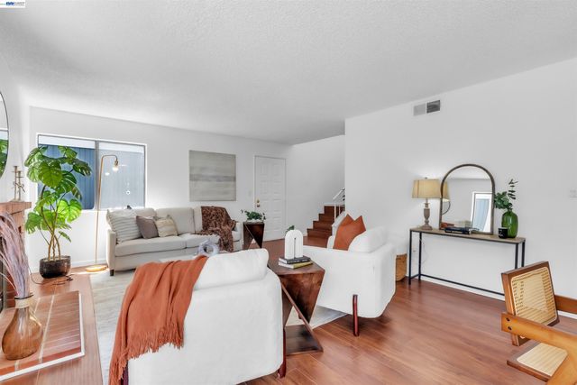 403 Olympus 7, Hercules, CA 94547