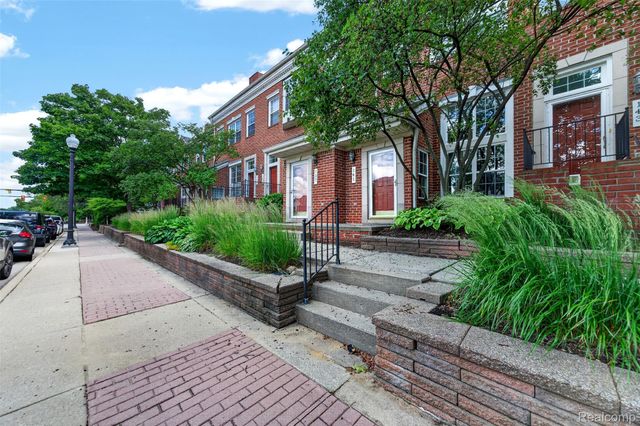 141 W Kenilworth Avenue, Royal Oak, MI 48067