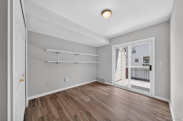 141 W Kenilworth Avenue, Royal Oak, MI 48067