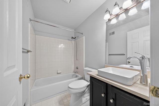 141 W Kenilworth Avenue, Royal Oak, MI 48067