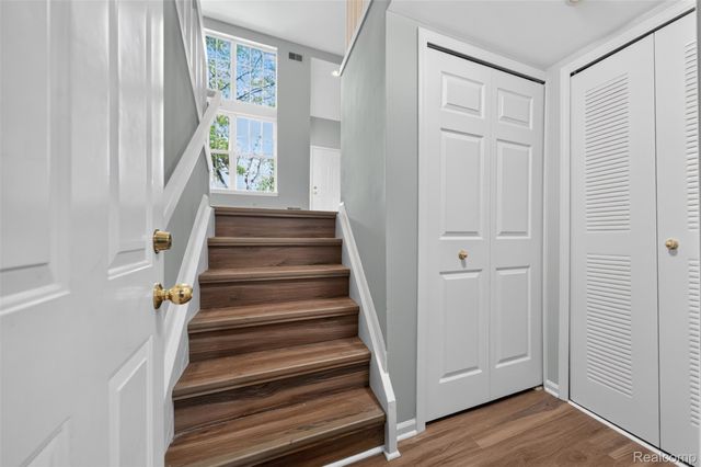 141 W Kenilworth Avenue, Royal Oak, MI 48067