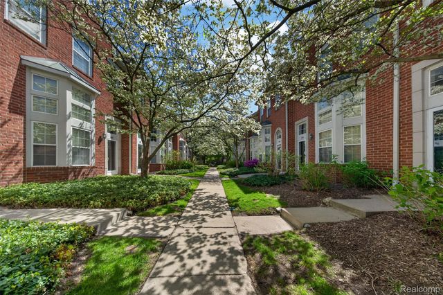 141 W Kenilworth Avenue, Royal Oak, MI 48067