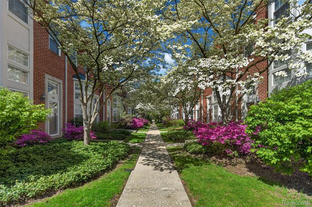 141 W Kenilworth Avenue, Royal Oak, MI 48067