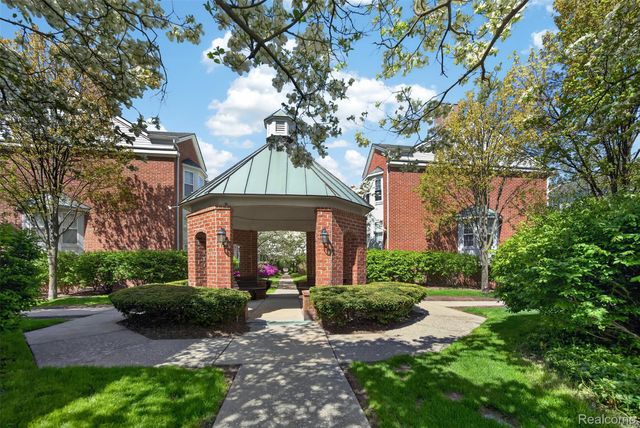 141 W Kenilworth Avenue, Royal Oak, MI 48067