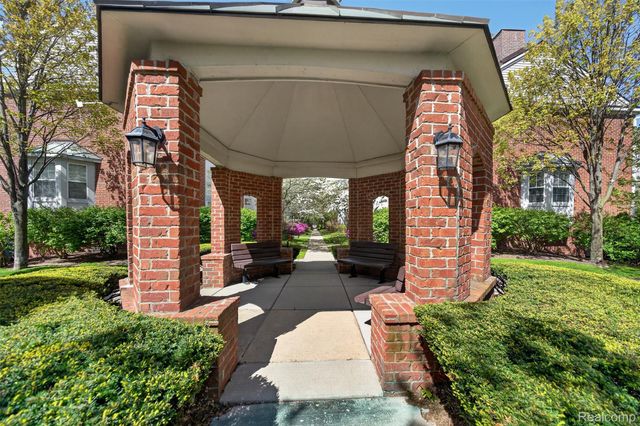141 W Kenilworth Avenue, Royal Oak, MI 48067