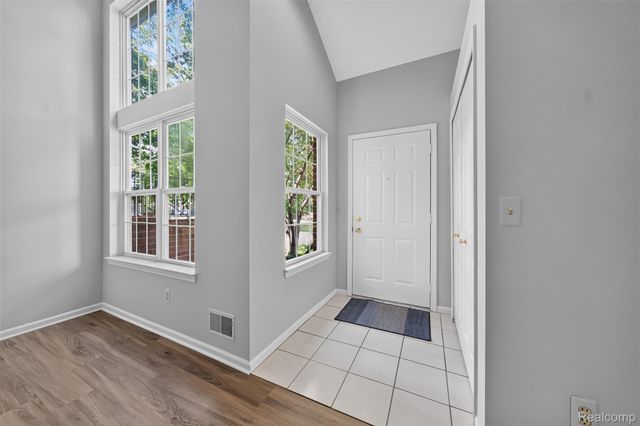 141 W Kenilworth Avenue, Royal Oak, MI 48067