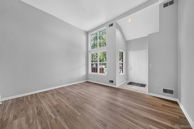 141 W Kenilworth Avenue, Royal Oak, MI 48067