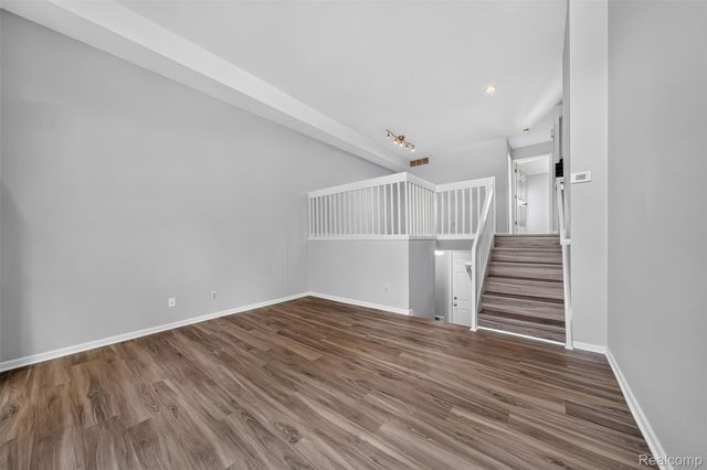 141 W Kenilworth Avenue, Royal Oak, MI 48067