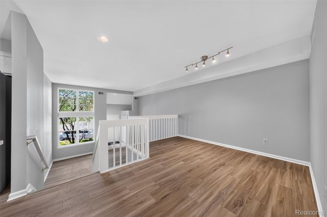 141 W Kenilworth Avenue, Royal Oak, MI 48067