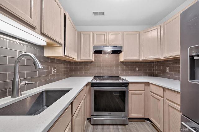 141 W Kenilworth Avenue, Royal Oak, MI 48067