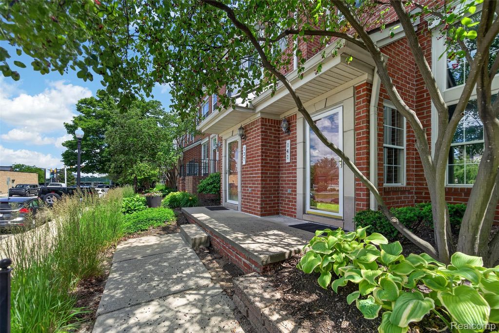141 W Kenilworth Avenue, Royal Oak, MI 48067